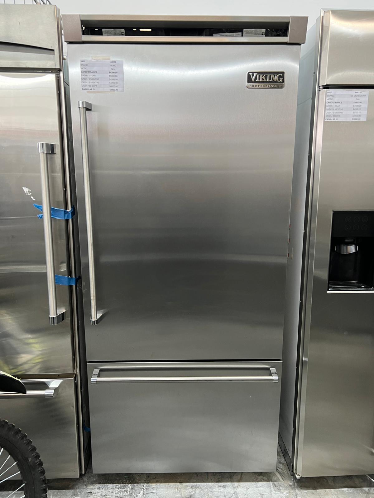 Viking 5 Series 15 in. Ice Maker with 26 Lbs. Ice Storage Capacity, Clear  Ice Technology & Digital Control - Custom Panel Ready