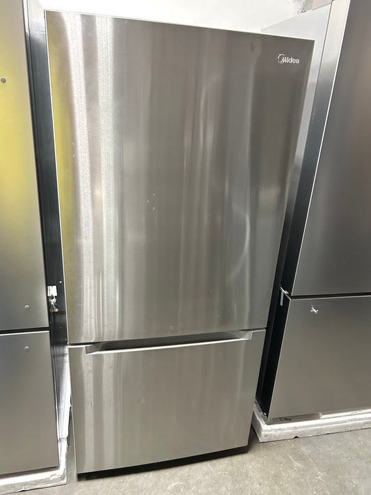MIDEA 30 Inch MRB19B7AST 18.7 Cu Ft Bottom Freezer Refrigerator in Stainless Steel 369548