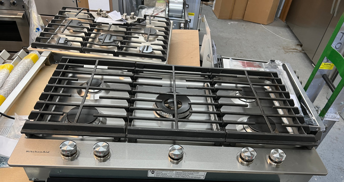 36 Inch Gas Cooktop KitchenAid KCGS556ESS,5 Sealed Burners,Professional Dual Ring Burner,Even-Heat Simmer Burner,Continuous Full-Width Cast-Iron Grates,Metal Control Knobs,CookShield Finish,Electronic Ignition,Stainless Steel,369143