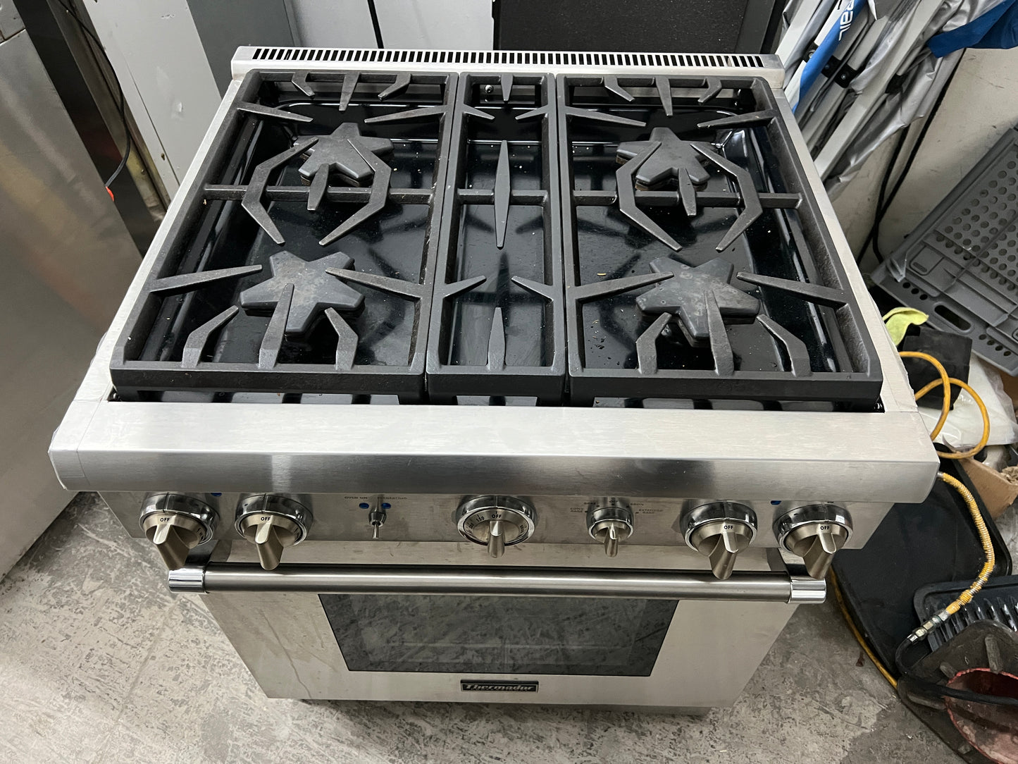 Thermador Pro Harmony Professional Series  PRG304GH 30 Inch Pro-Style Gas Range with 4.5 cu. ft. Convection Oven, 4 Sealed Star Burners, Continuous Grates, ExtraLow Simmer Feature, Telescopic Rack, Halogen Lighting and Sabbath Mode: Natural Gas, 369248