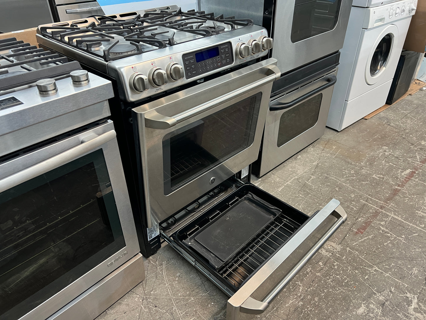 GE Cafe Series  CGS985SETSS 30 Inch Slide-In Gas Range,  Tri-Ring Burner, Gas Convection, Temperature Probe, Baking Drawer, Griddle, Self-Clean, 5.4 cu. ft. Oven, 5 Sealed Burners, GE Fits! Guarantee, Star-K,ADA Compliance, 369279