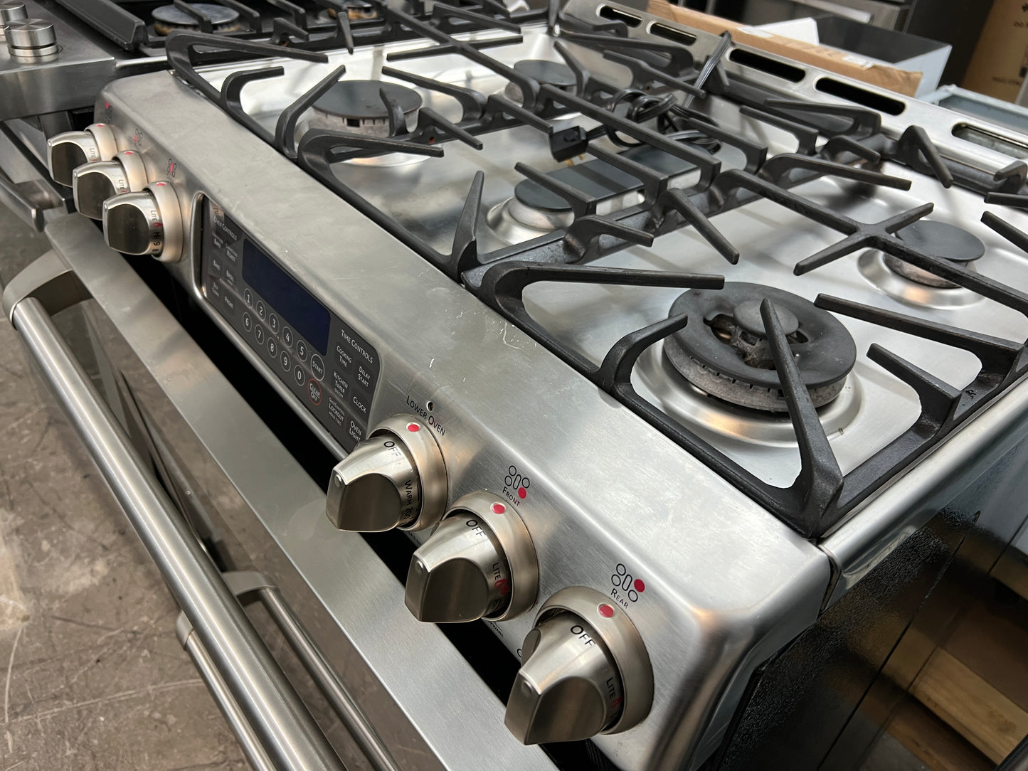 GE Cafe Series  CGS985SETSS 30 Inch Slide-In Gas Range,  Tri-Ring Burner, Gas Convection, Temperature Probe, Baking Drawer, Griddle, Self-Clean, 5.4 cu. ft. Oven, 5 Sealed Burners, GE Fits! Guarantee, Star-K,ADA Compliance, 369279