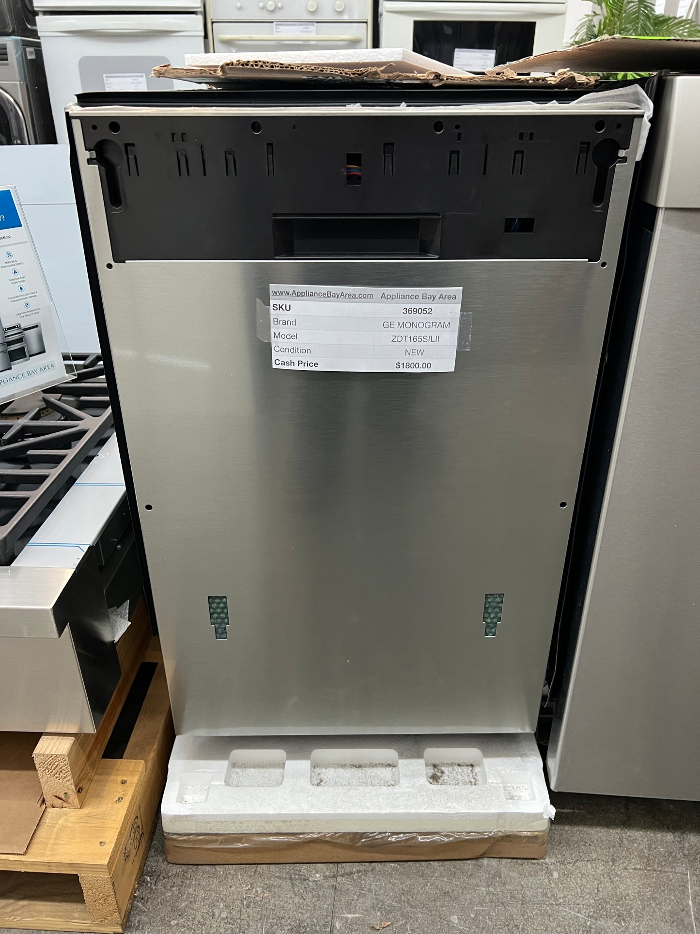 GE Monogram 18 Dishwasher Panel Ready ZDT165SILII 46 dBA Top Control Built-In Tub Custom Fully Integrated,8 Place Setting,3 Wash Cycles,3-level Wash,Piranha Food Disposer,NSF Certified Sanitize,Condensate Dry,Silence Rating 46 dBA 369052