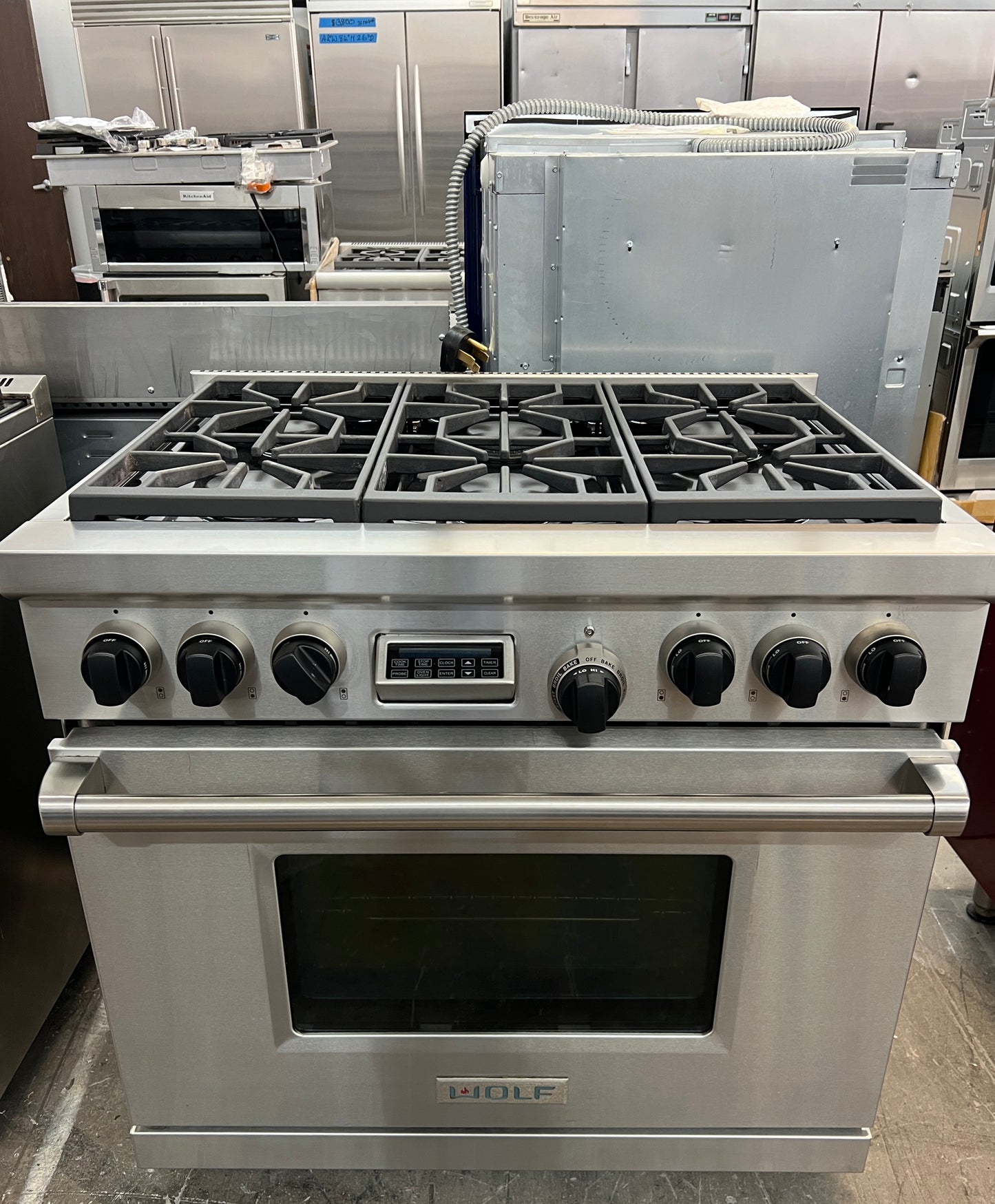 Wolf 36 Inch Pro-Style Dual-Fuel Range,DF366,5.4 Cu Ft. Dual Convection Oven,6 Dual-Stacked Sealed Burners, 10 Cooking Modes, Temperature Probe,Continuous Grates,Piboting Hidden Touch Controls,Star-K Certified,Natural,Gas,Stainless Steel,Used,369133