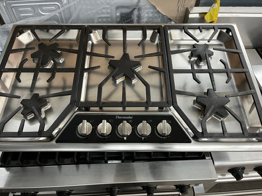 Thermador Masterpiece Series  SGSX365FS 36 Inch Gas Cooktop with 5 Star Burners, 2 ExtraLow Simmer Burners, 18,000 BTU Power Burner, Electronic Re-Ignition, Continuous Grates and Progressive Illuminated Control Panel, Stainless Steel,369256